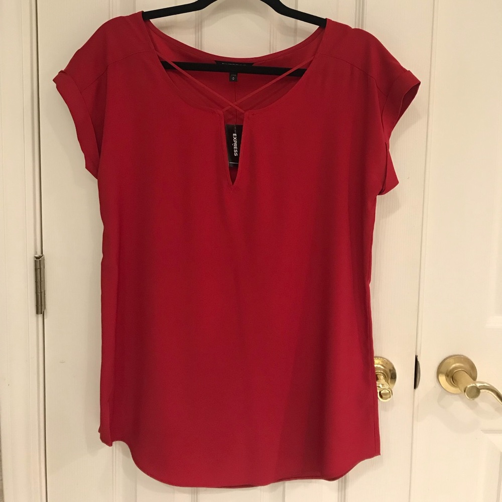 Express Cross Front Gramercy Top Ruby Red